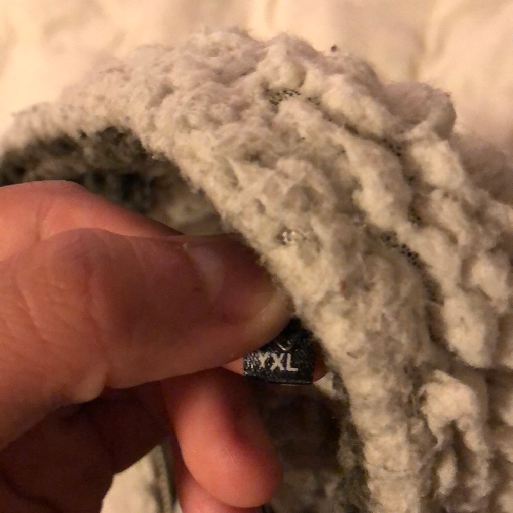 Properly Tied Pullover - Picture 3 of 4
